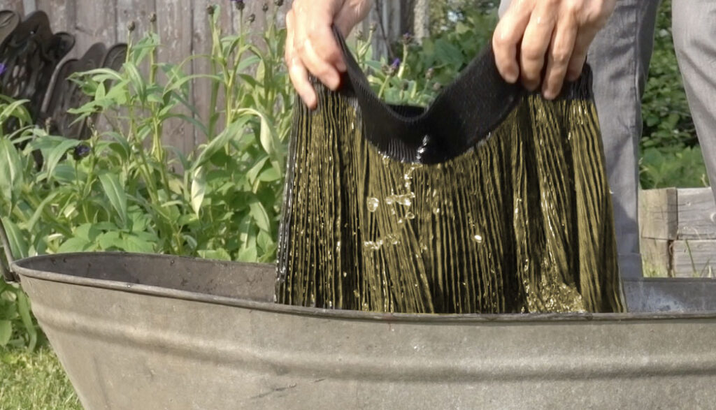 Huihuin vekkihameen vesipesu