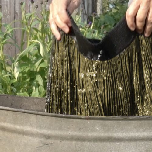 Huihuin vekkihameen vesipesu